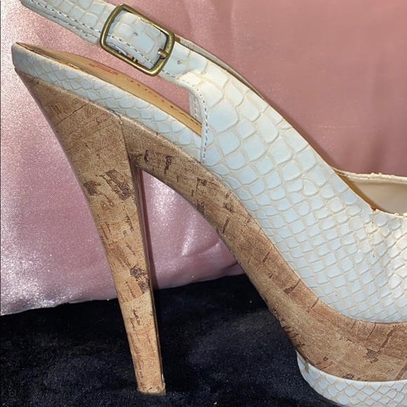 Snake print white and wooden elegant high heels - Picture 3 of 3